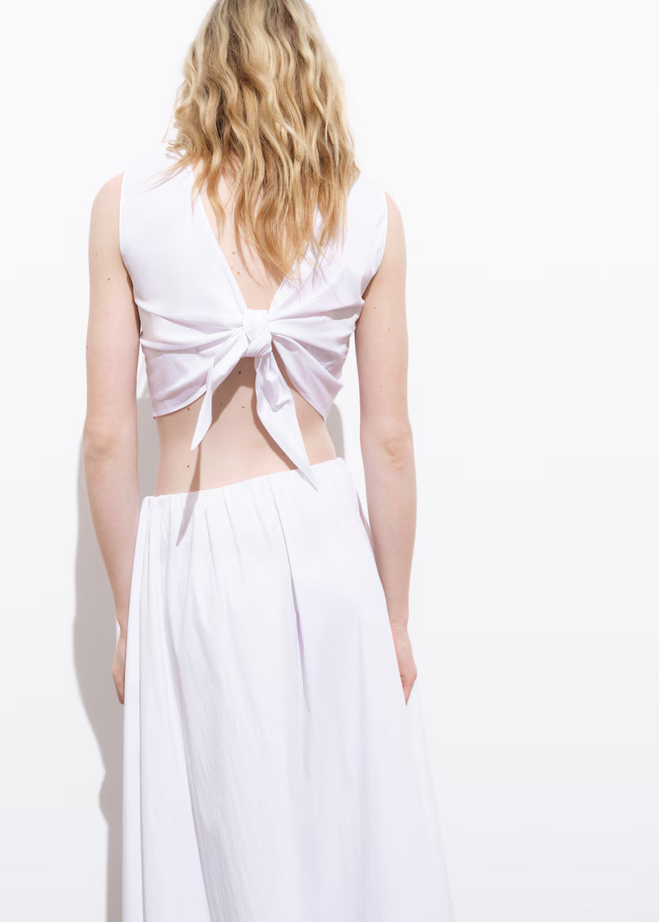 CROP TOP WITH BOW ON  BACK
