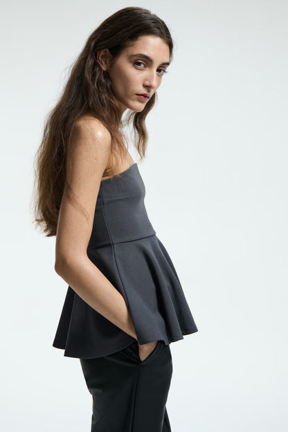 STRAPLESS FITTED CROP TOP