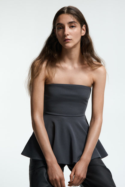 STRAPLESS FITTED CROP TOP