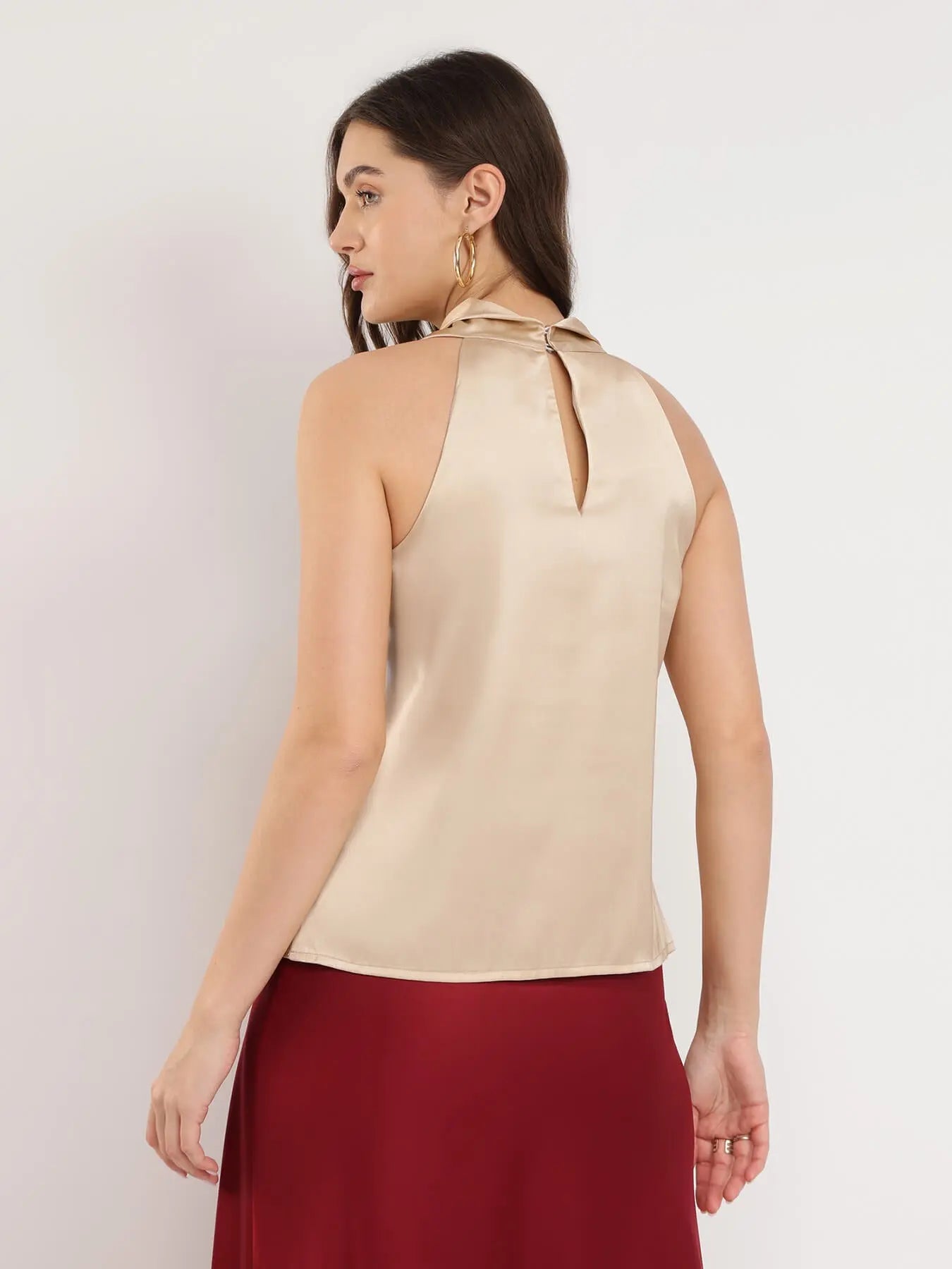 HALTER TOP WITH COVERED BACK