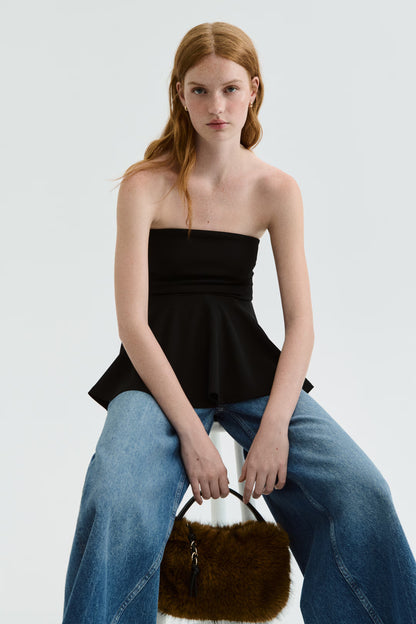 STRAPLESS FITTED CROP TOP