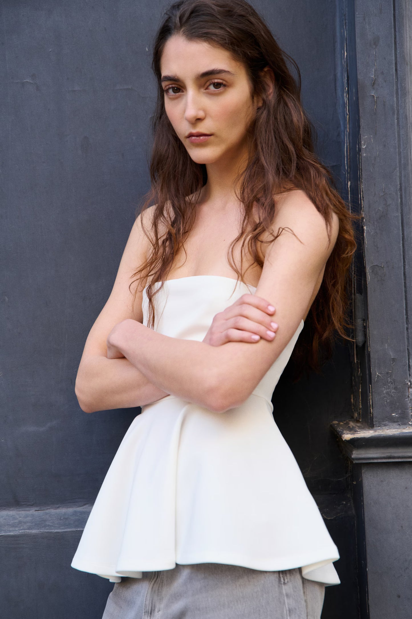 STRAPLESS FITTED CROP TOP