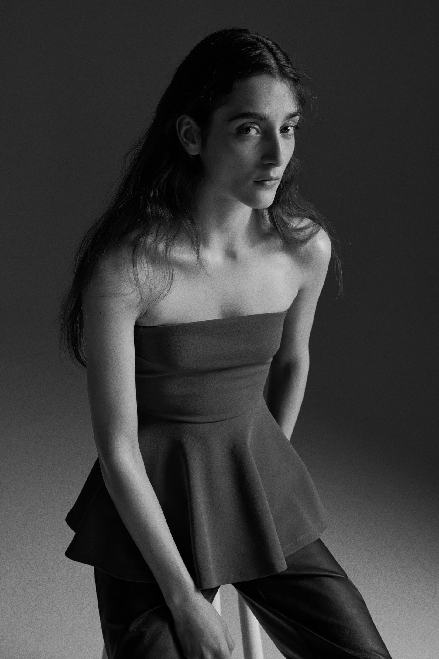 STRAPLESS FITTED CROP TOP